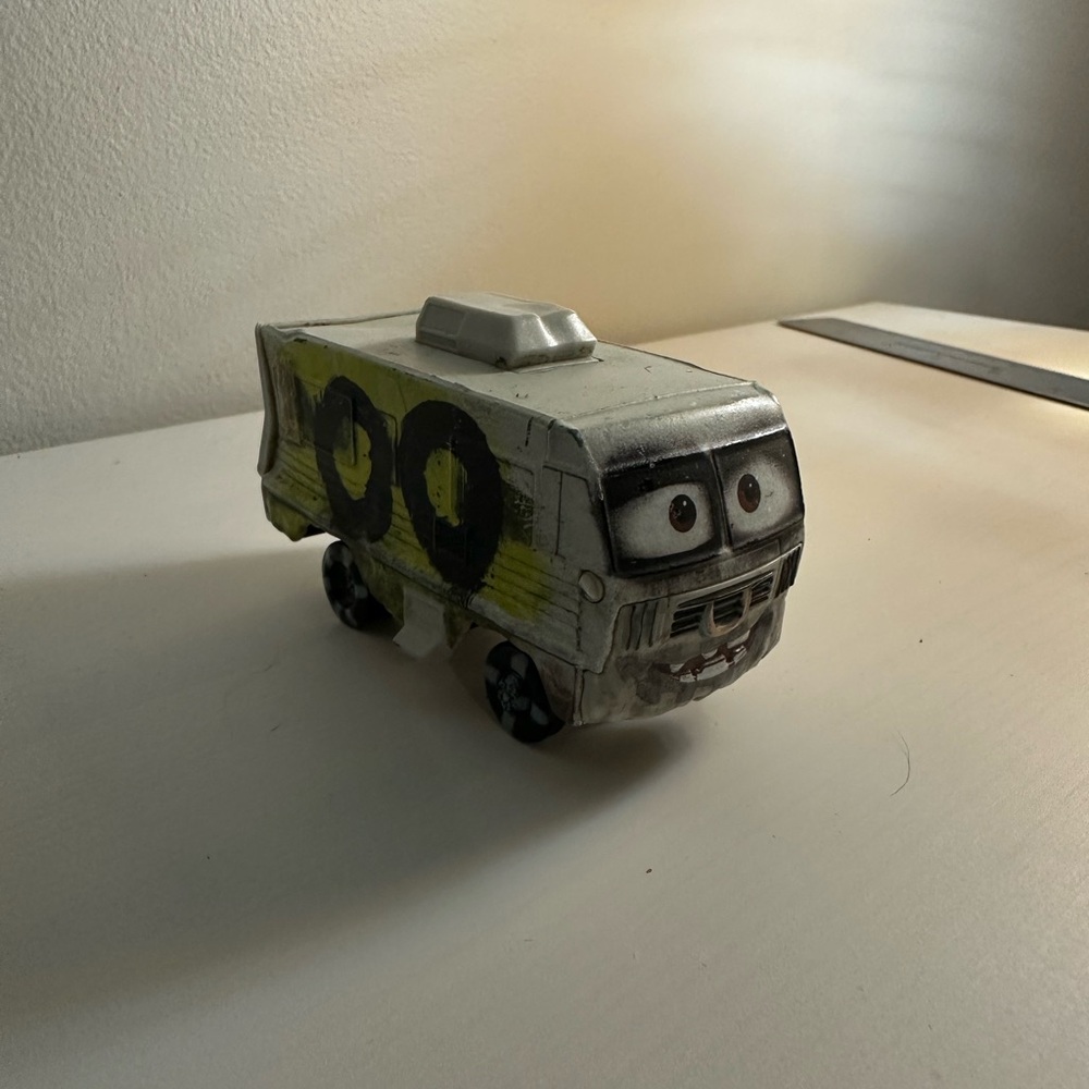 Arvy from Cars 3 Disney Pixar diecast